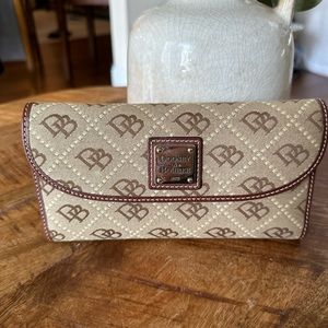 Dooney & Bourke Logo Wallet